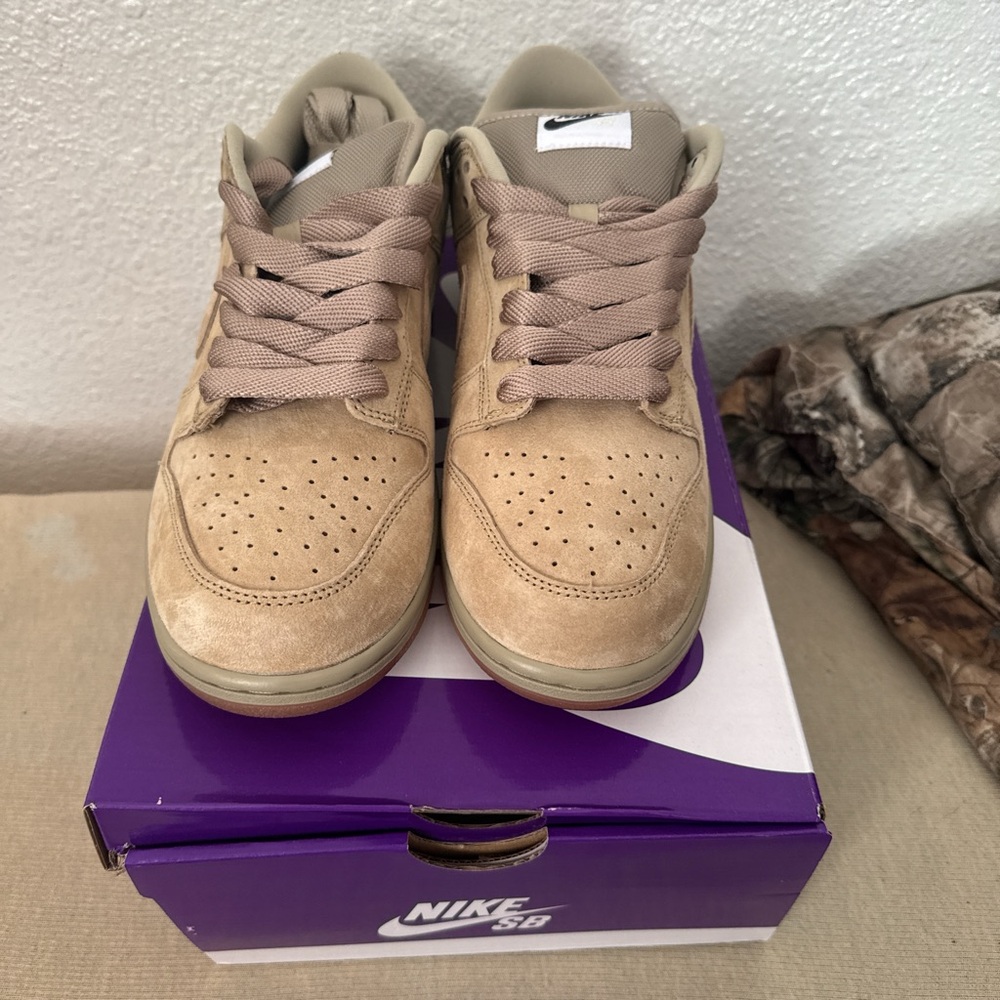 Nike Tan Sneakers Classic Low-Top Design - Picture 2 of 3